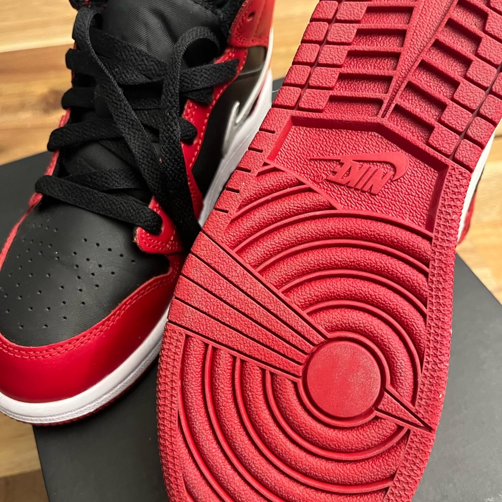 Kids Air Jordan 1 Mid (Like New!)